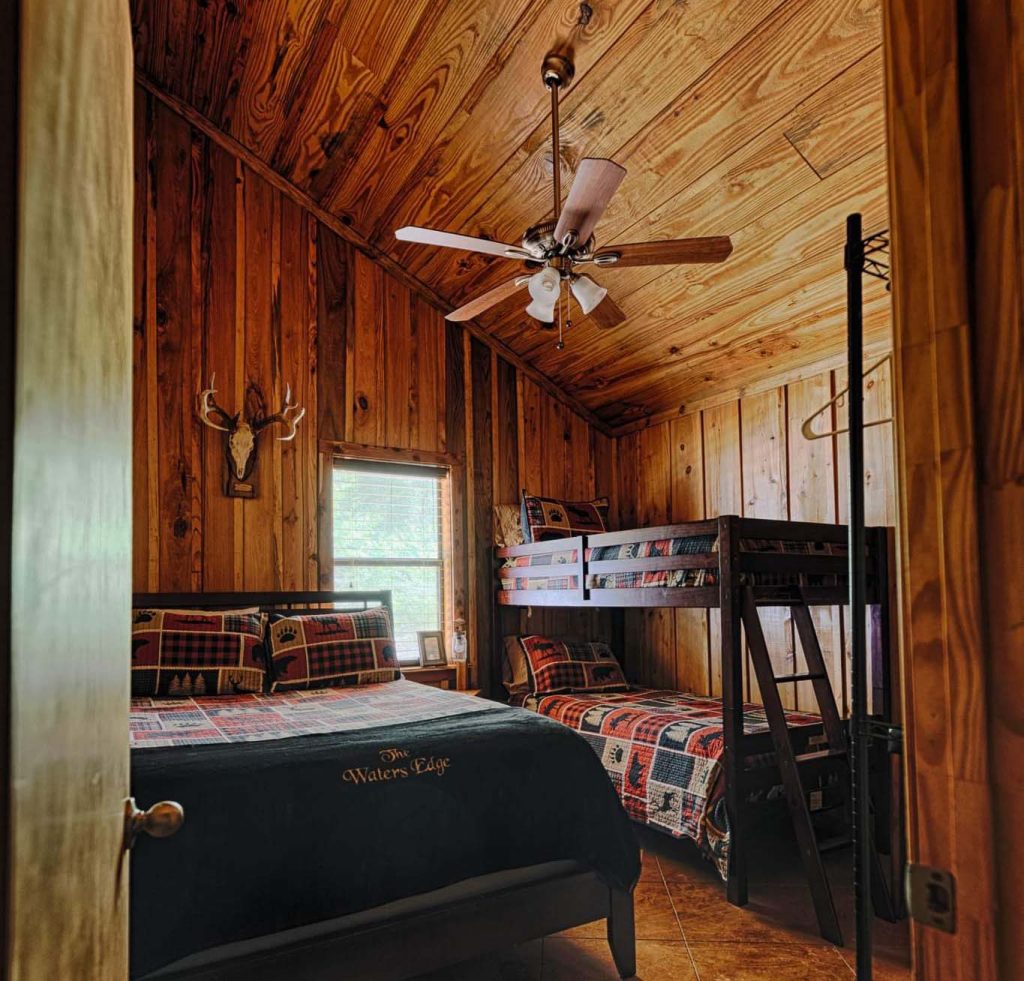 Lake Enterprise Cabins Bedroom